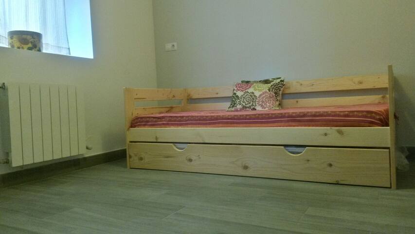 Room Next to the Sea / Junto al Mar