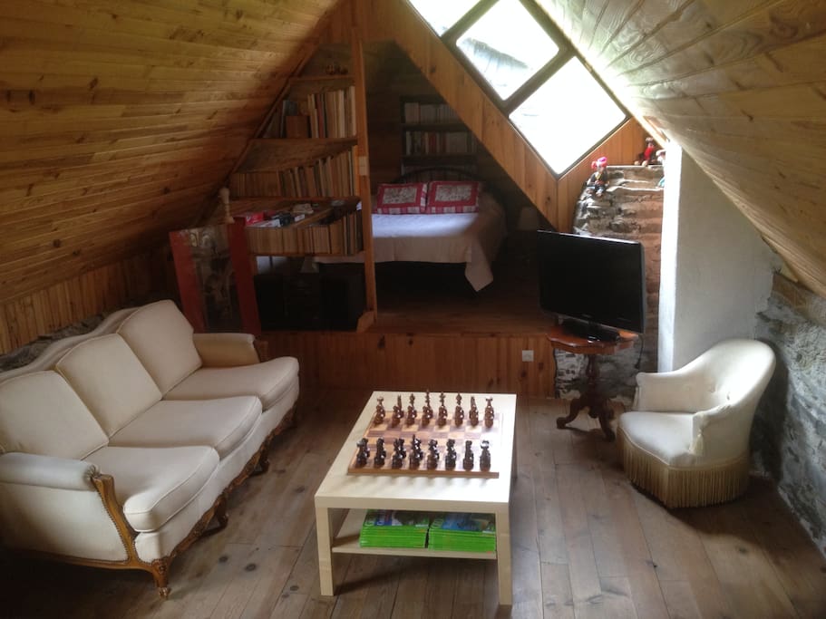 Chambre et salon avec jeux