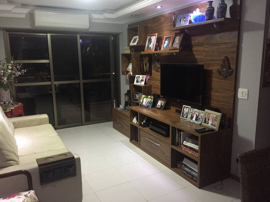 Sala de TV com ar Split fujitsu 18.000btus