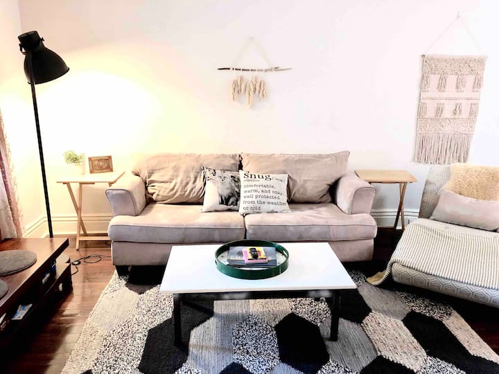 *Lovely Lipton*  Close To Hsc, Airport & Downtown - Winnipeg