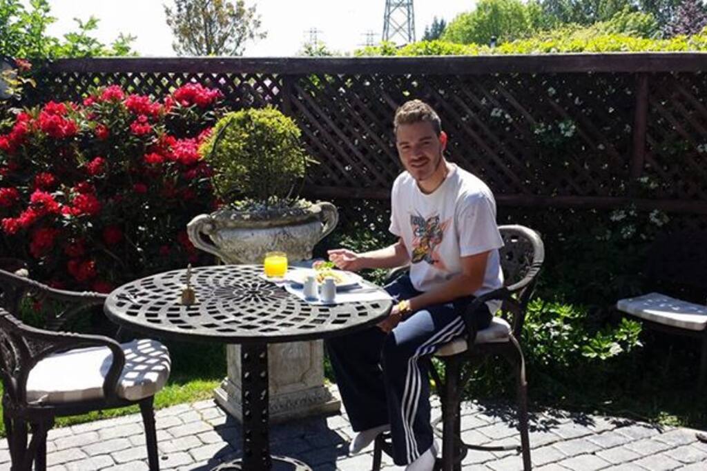 Alfresco dinning on the patio