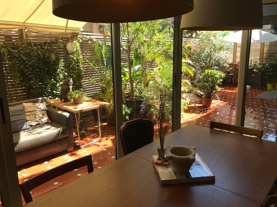 Large table and beautiful vibe with the sun