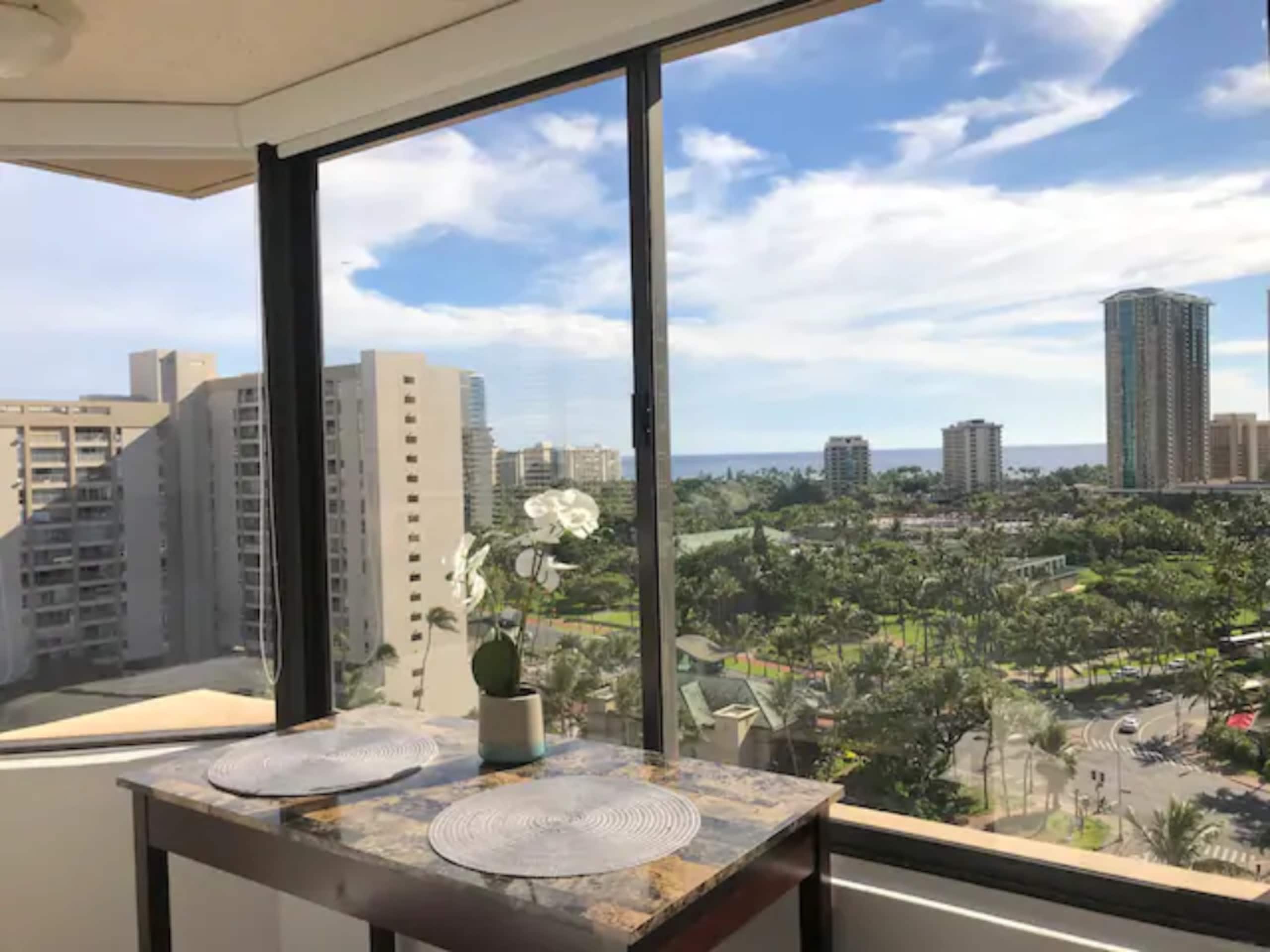 Condo in Honolulu · ★4.68 · Studio · 1 bed · 1 shared bath - Image 5