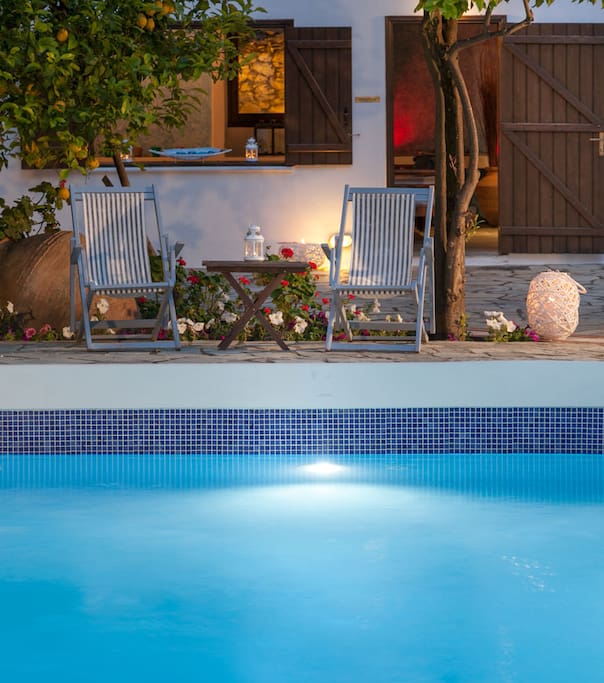 decorative point at the pool
