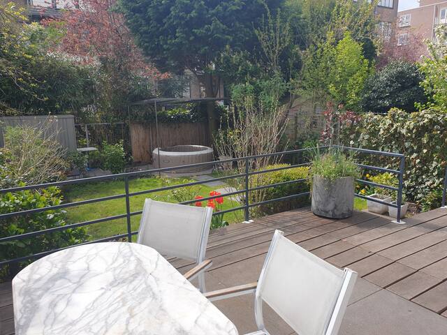 Spacious Family House with Garden in City Centre. gallery image 2