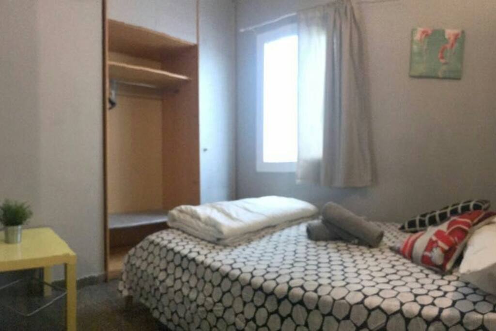 habitación con ventana