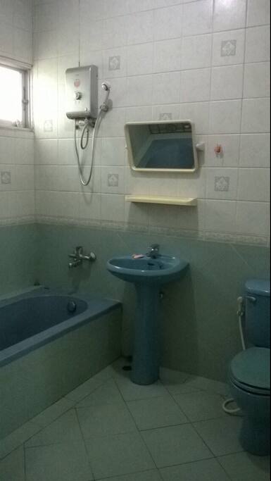 Bathroom & toilet