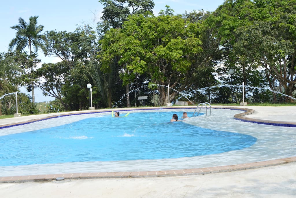 Piscina para adultos, niños, y Jacuzzi