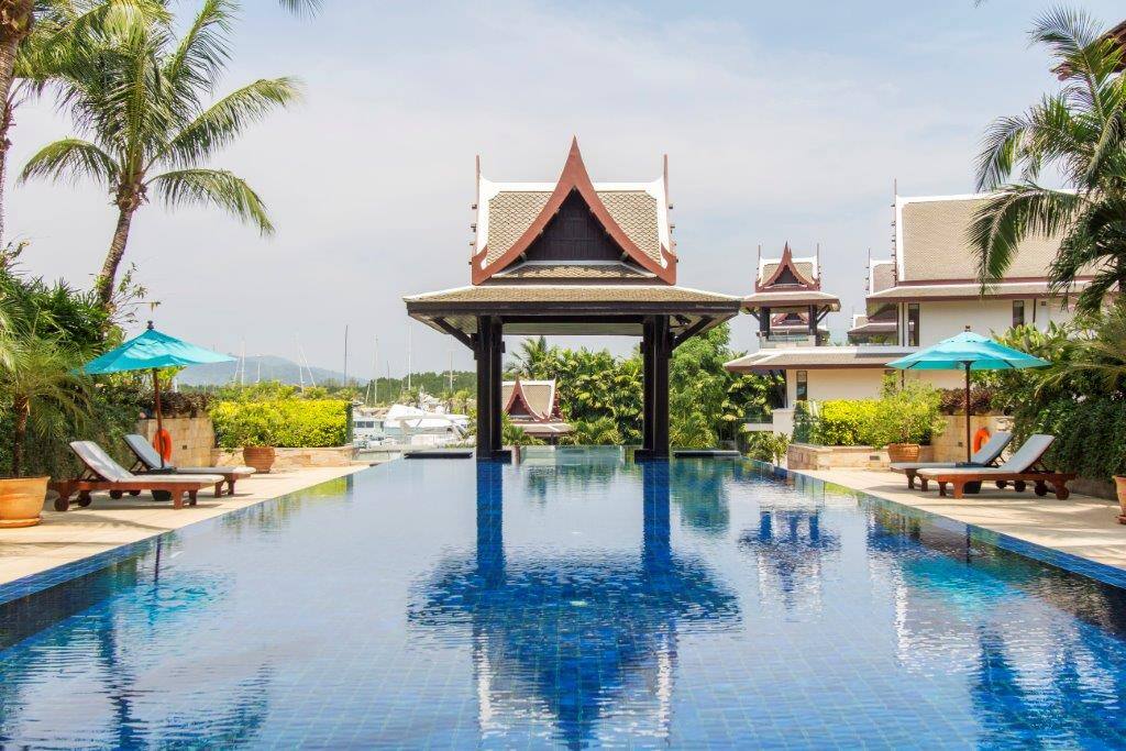Exclusive pool and sun beds overlooking the marina just for your building
