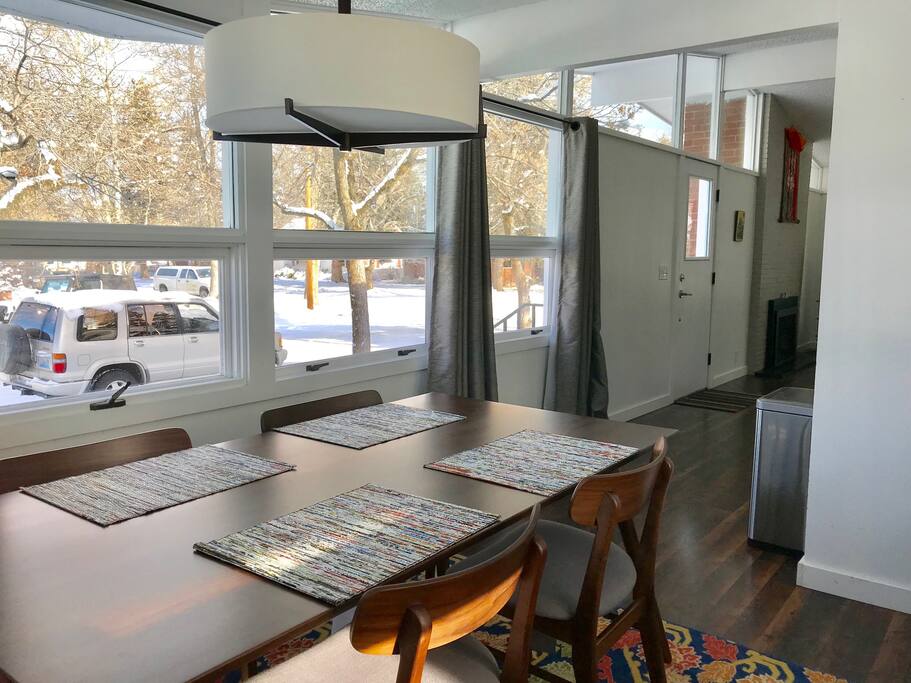 Dining room.