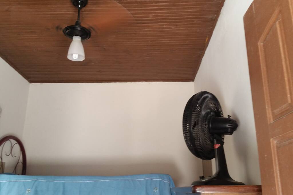 dentro do quarto