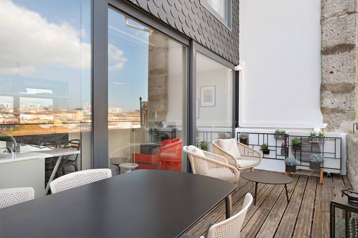 Cativo Rooftop Balcony at Porto Historic Center gallery image 2