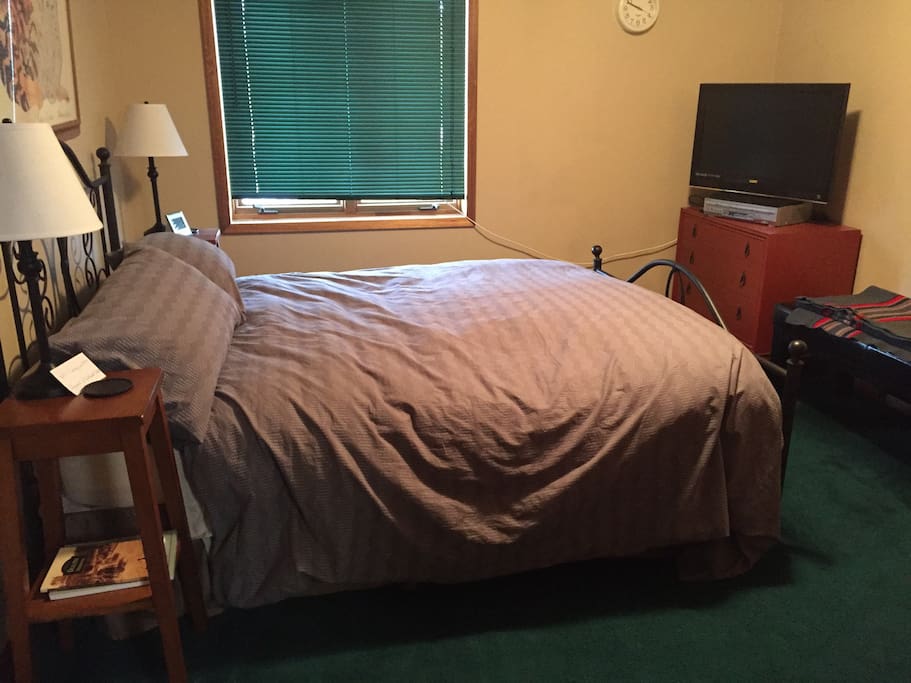 Guest room.
