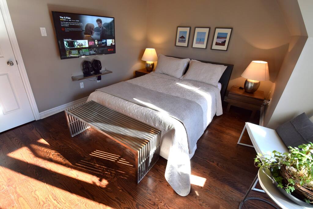 Harry's place is clean, comfortable and it looks better than the pictures in reality. Wang – Dec. 2015