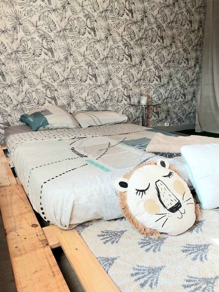 Spálňa s posteľou 140