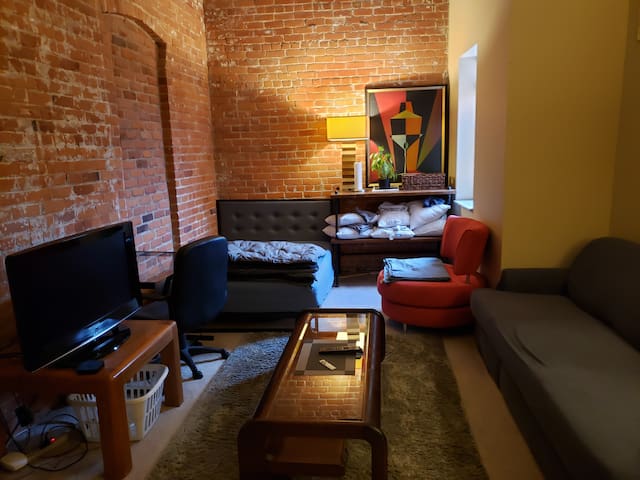 VALUE - Unique Space Along River  Private Bed/Bath