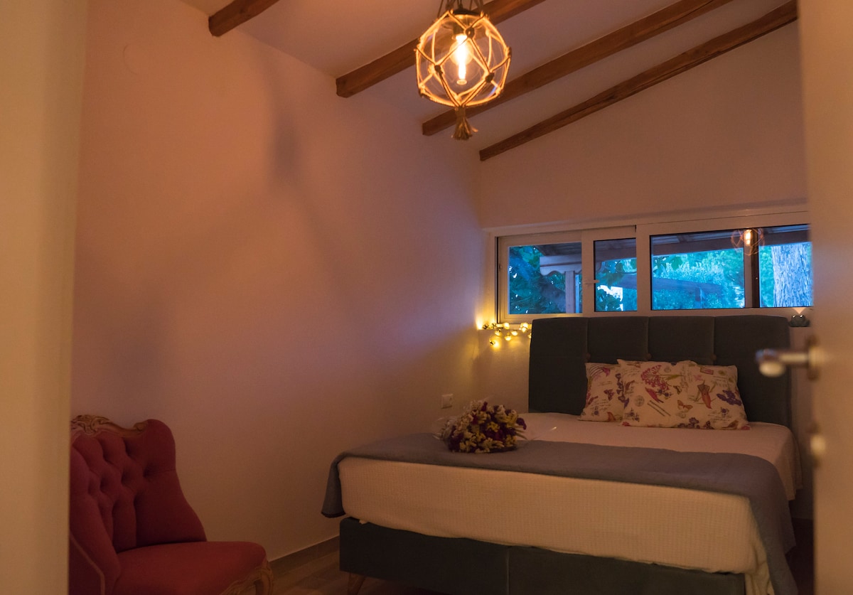 hlavná spálňa vo večerných hodinách