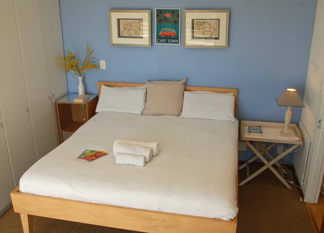 AMAZING Large Cape Town Flat, WOW Views Quiet SAFE gallery image 5