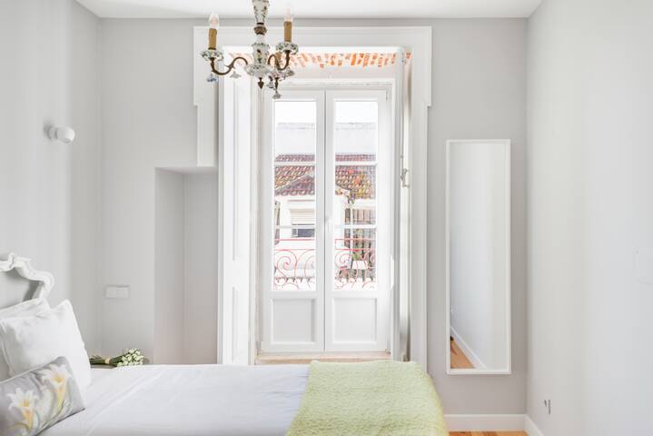 Alfama, Revamped and Sophisticate Flat with Balconies in 19th Century Building gallery image 4