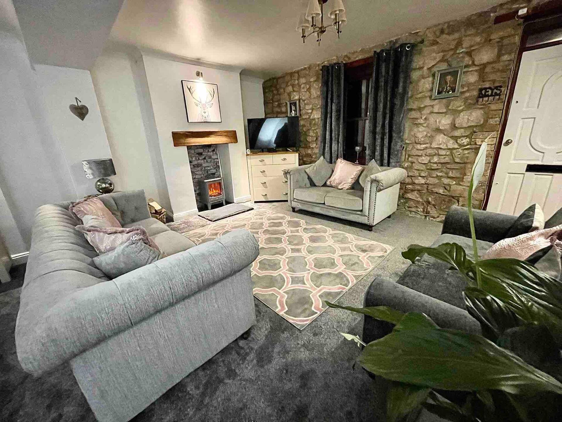 A Superb Size Cottage By The Canal — photo 3