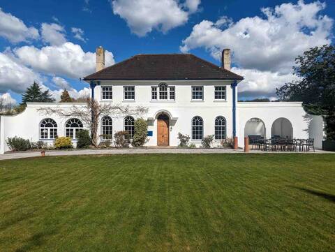 Large Luxury Home - Oxford