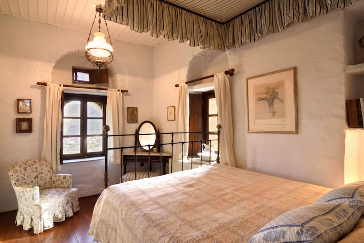 Traditional converted Venetian fort house gallery image 3