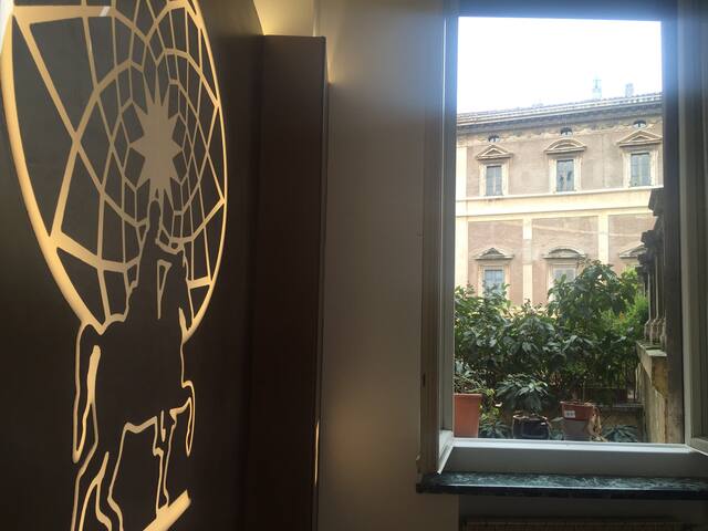 A PLUS Rome flat near theTrevi Fountain+parking gallery image 2