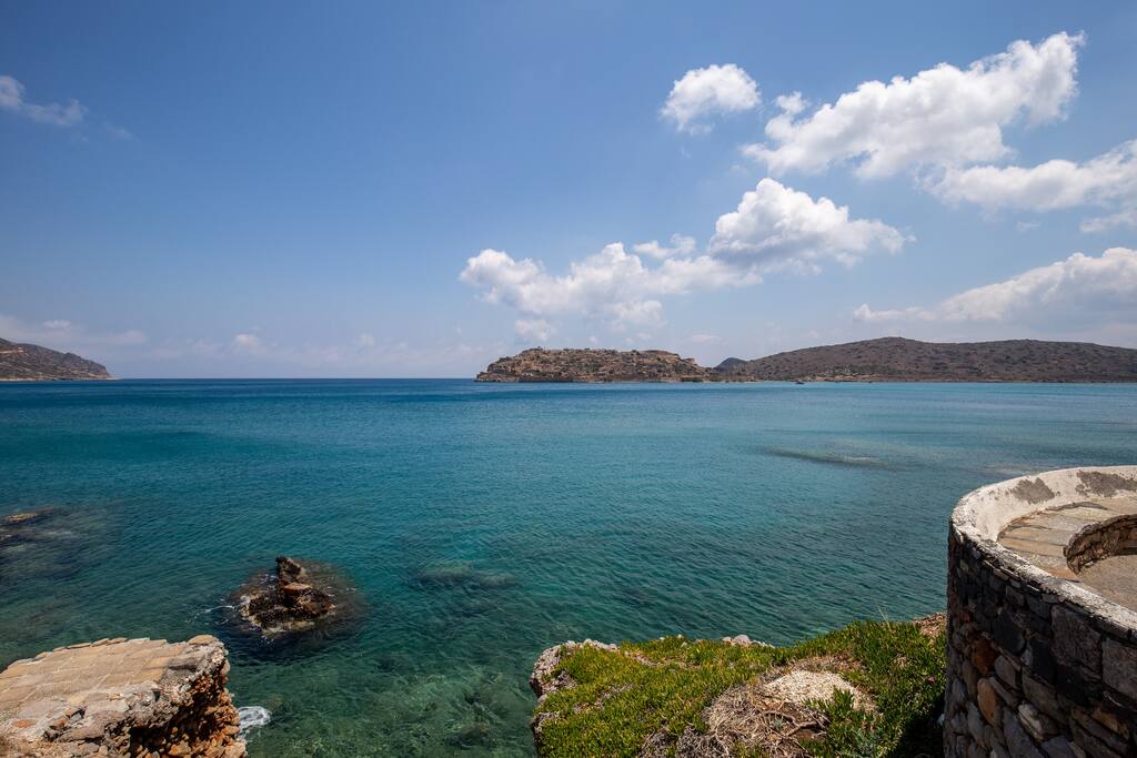 The sea directly in front
