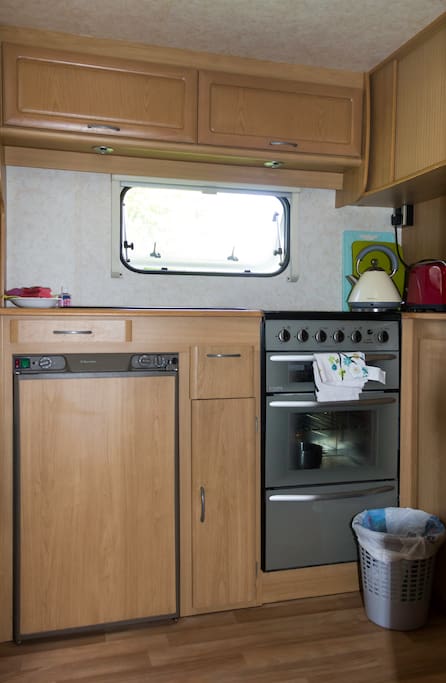 Fully fitted kitchen