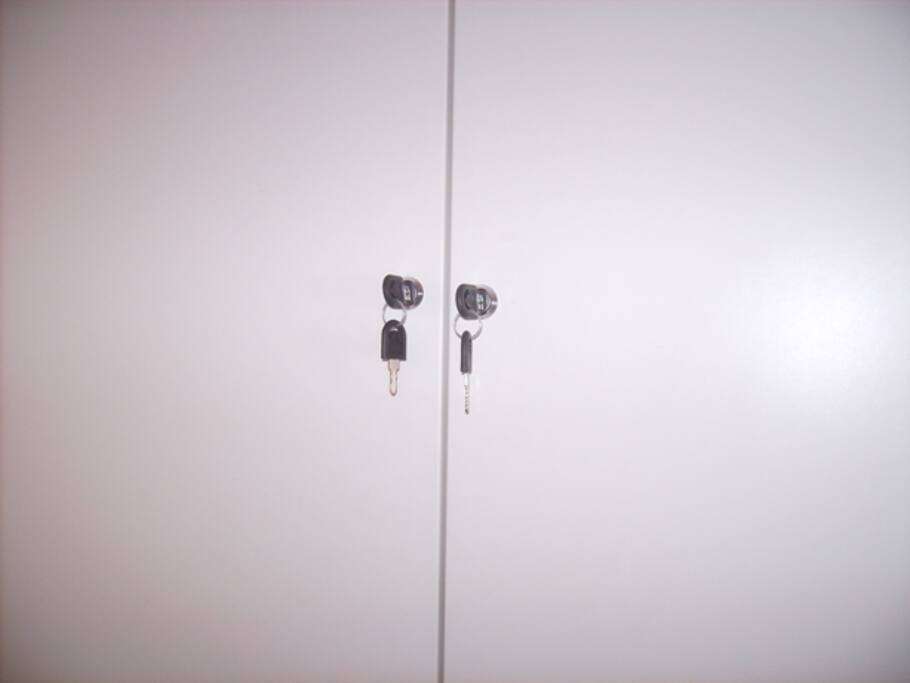 PERSONAL LOCKER WITH KEY