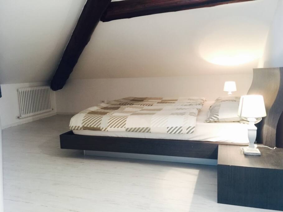 Camera da letto principale / Schlafzimmer