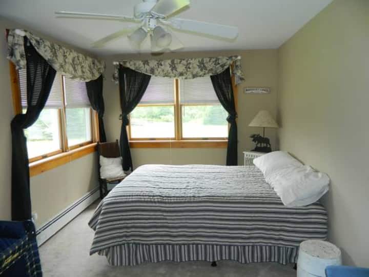 4. Bedroom with queen bed.