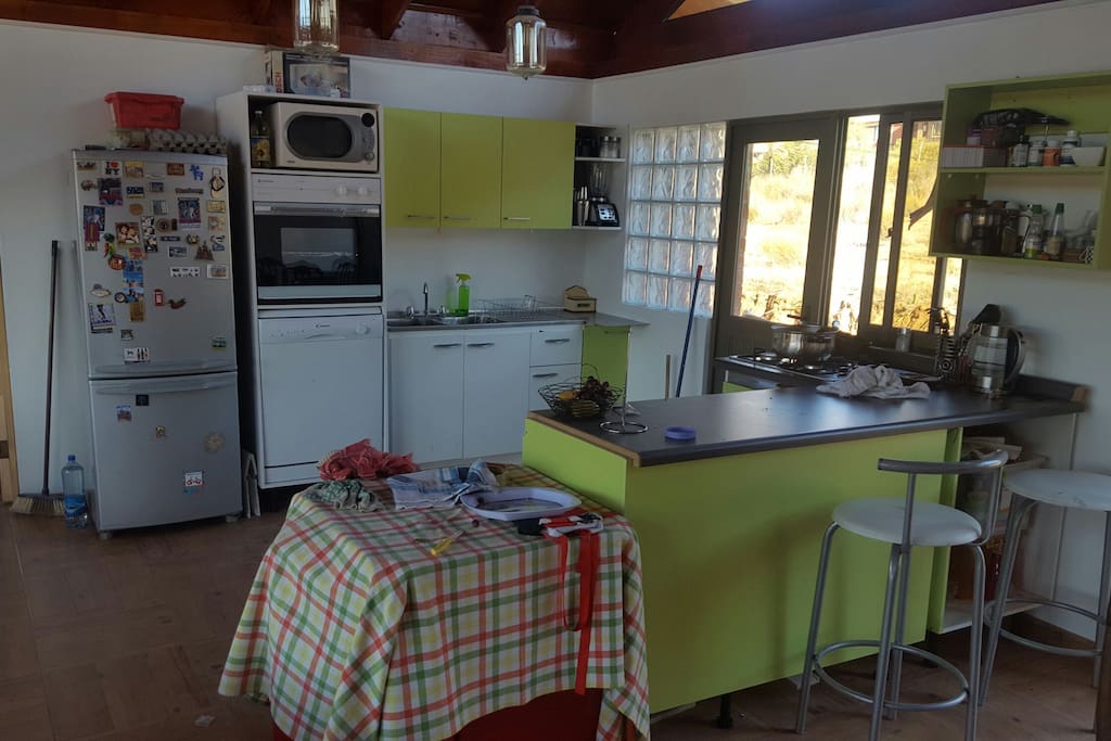 Living comedor y cocina; todo en un mismo espacio amplio común