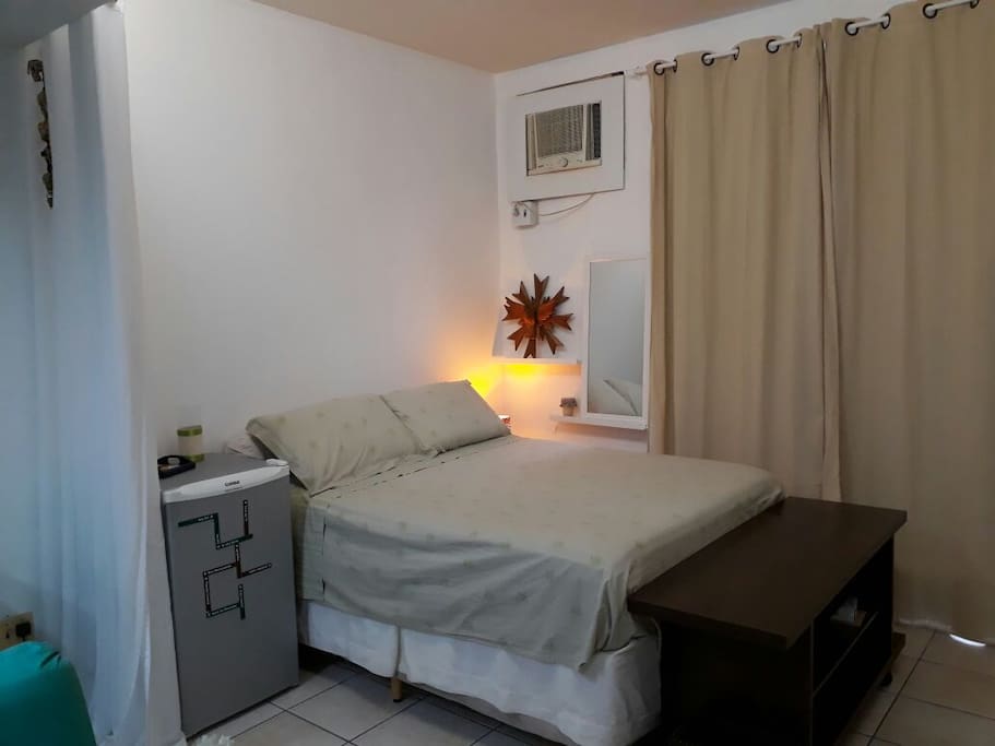 Quarto com cortina blackout
