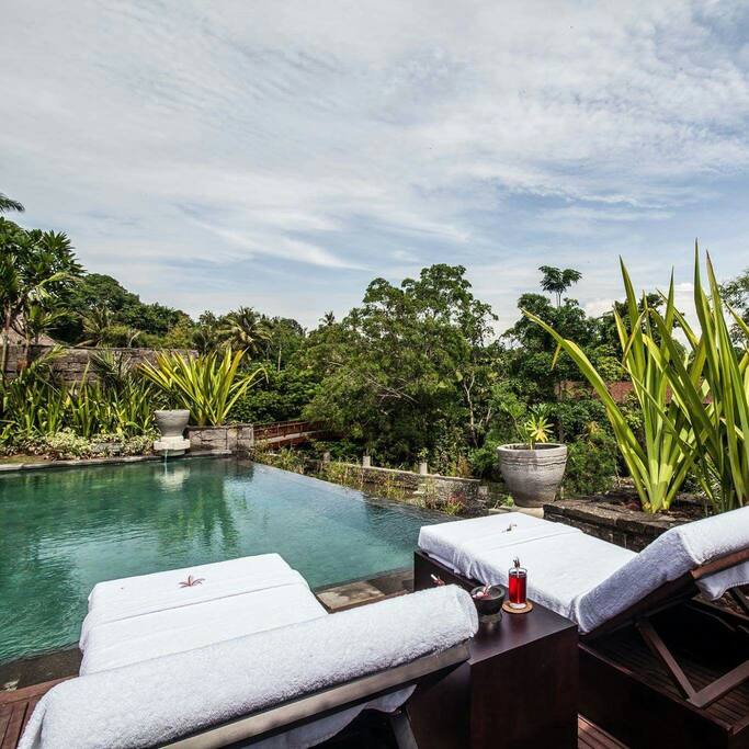 Private pool