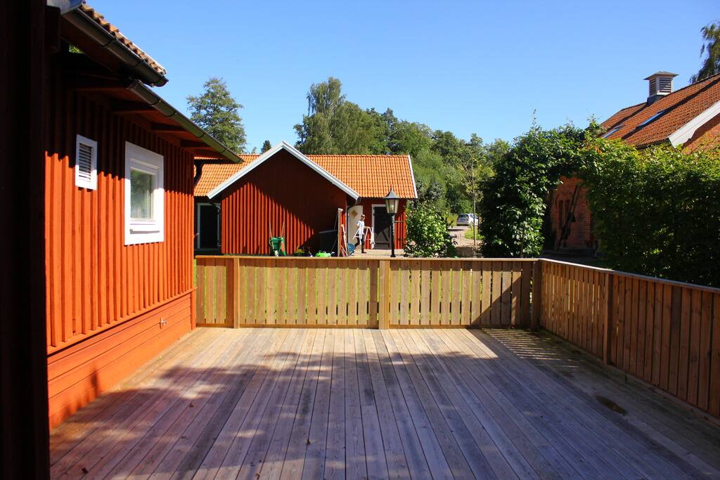 Big porch, equipped with kettle bbq, furniture for six ppl.