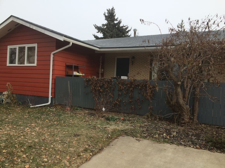 Nice older bungalow in quiet residential neighbourhood - close to NLC and downtown