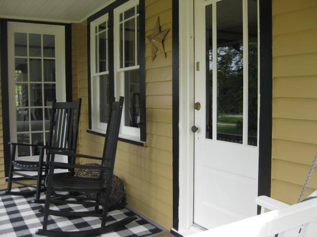 Gold Star Inn, Room 4