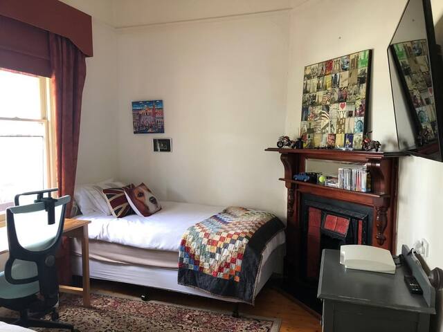 Luxury City home with views in Kensington Village gallery image 5