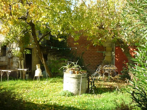 chambre/espace en mezzanine près tram B/Bergonier