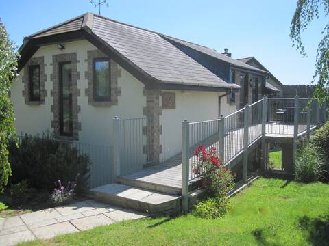 Large studio on farm, lovely views, local beach