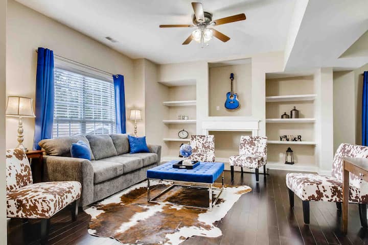 Three King Beds | Free Park | 2 Miles To Broadway! - Nashville, TN