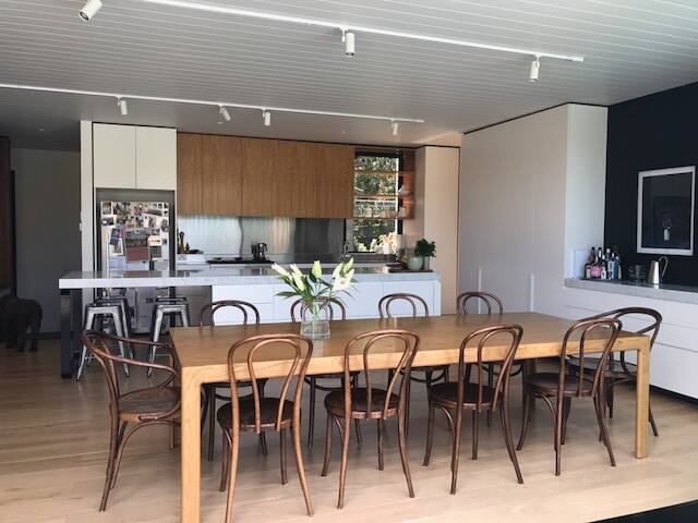 Beachside Light-filled Architectural Home gallery image 2