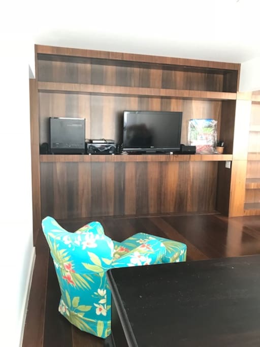 Sala TV com DVD e som ambiente