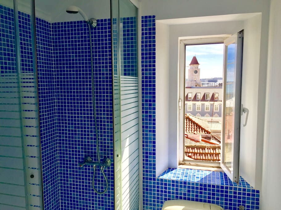 Modern and bright wc