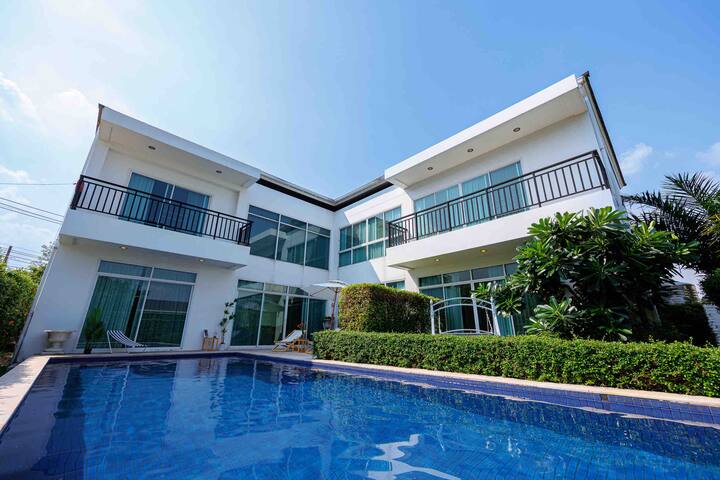 曼谷市中心500平五房独栋泳池别墅/中文房东司机/一站式游玩路线规划/ gallery image 2