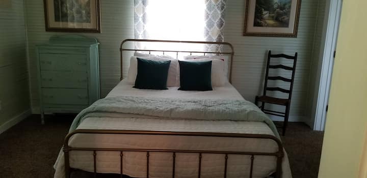 Master Bedroom, brand new queen size bed..so comfy!