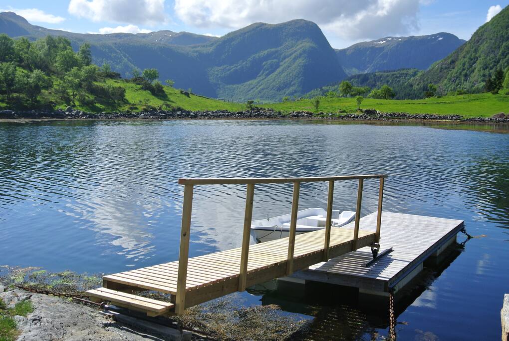 Båt til leige ved sjøen