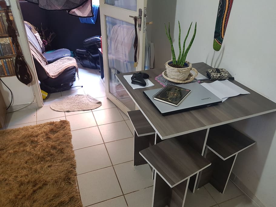 Mesa e sacada