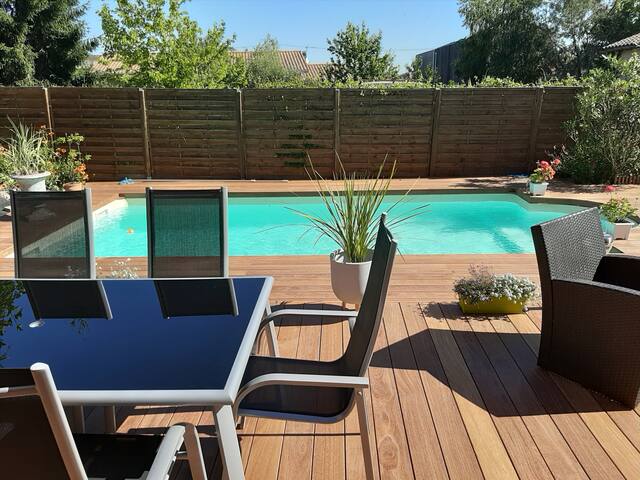 petite maison climatisée, avec piscine chauffée